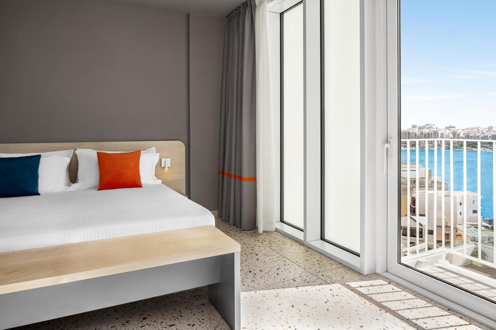 Quadro Hotel, Trademark Collection By Wyndham Saint Julian's ภายนอก รูปภาพ