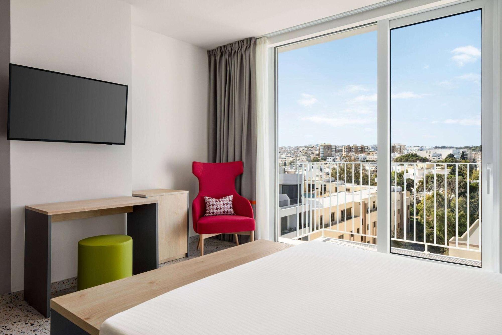 Quadro Hotel, Trademark Collection By Wyndham Saint Julian's ภายนอก รูปภาพ