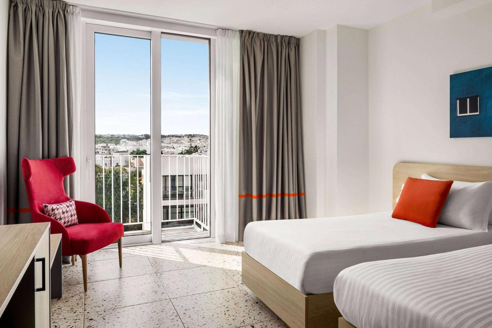 Quadro Hotel, Trademark Collection By Wyndham Saint Julian's ภายนอก รูปภาพ