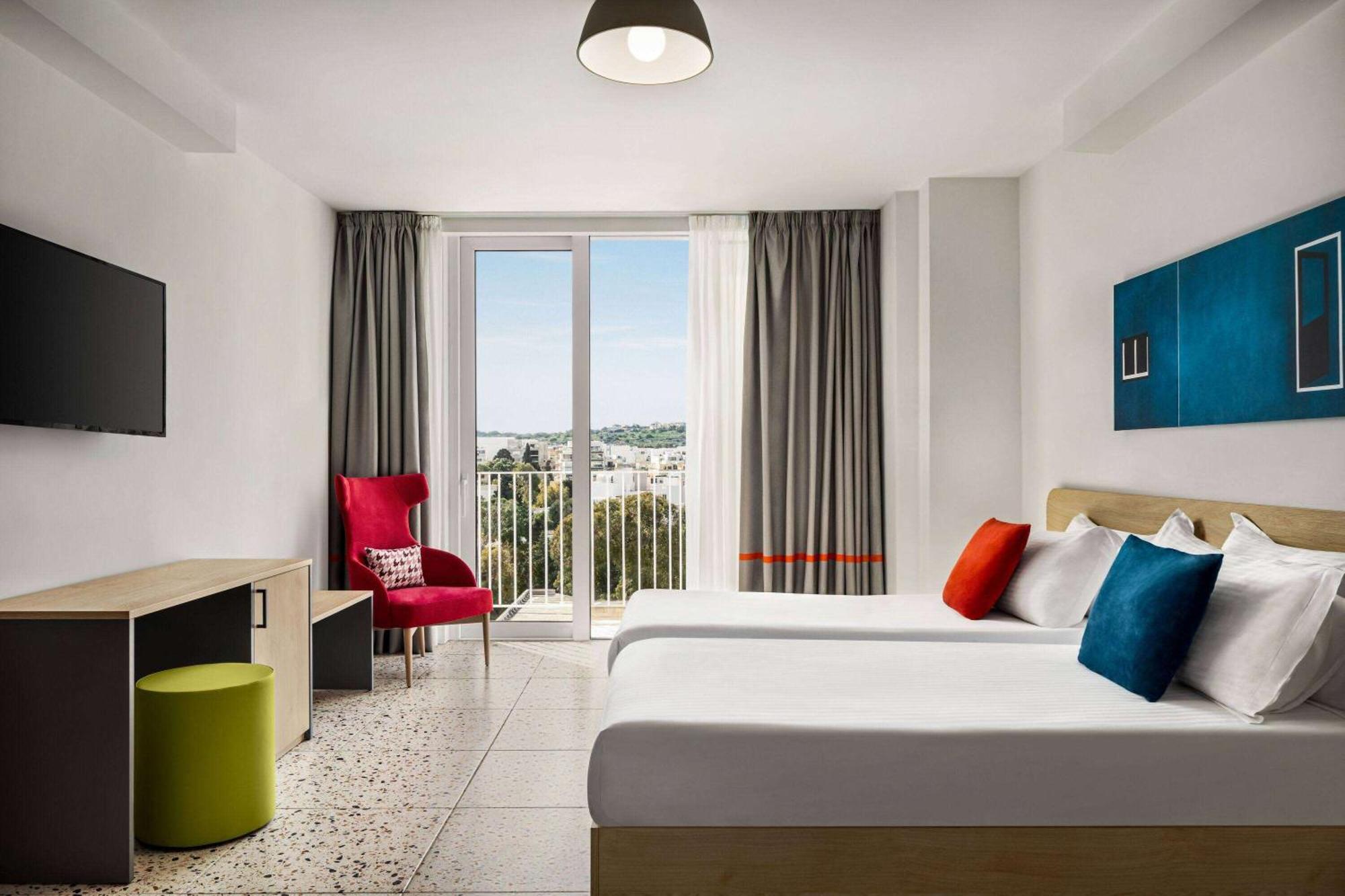 Quadro Hotel, Trademark Collection By Wyndham Saint Julian's ภายนอก รูปภาพ