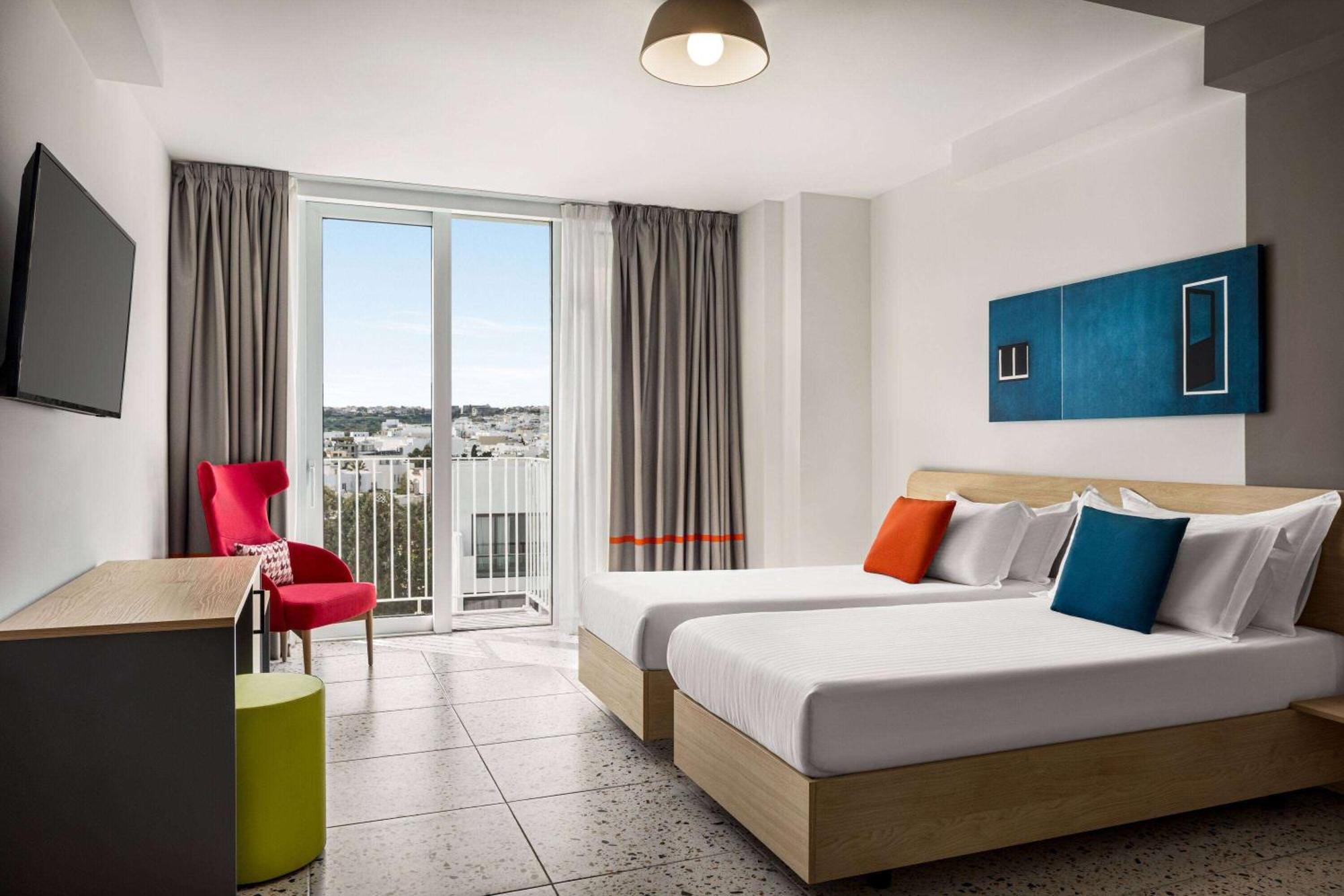 Quadro Hotel, Trademark Collection By Wyndham Saint Julian's ภายนอก รูปภาพ