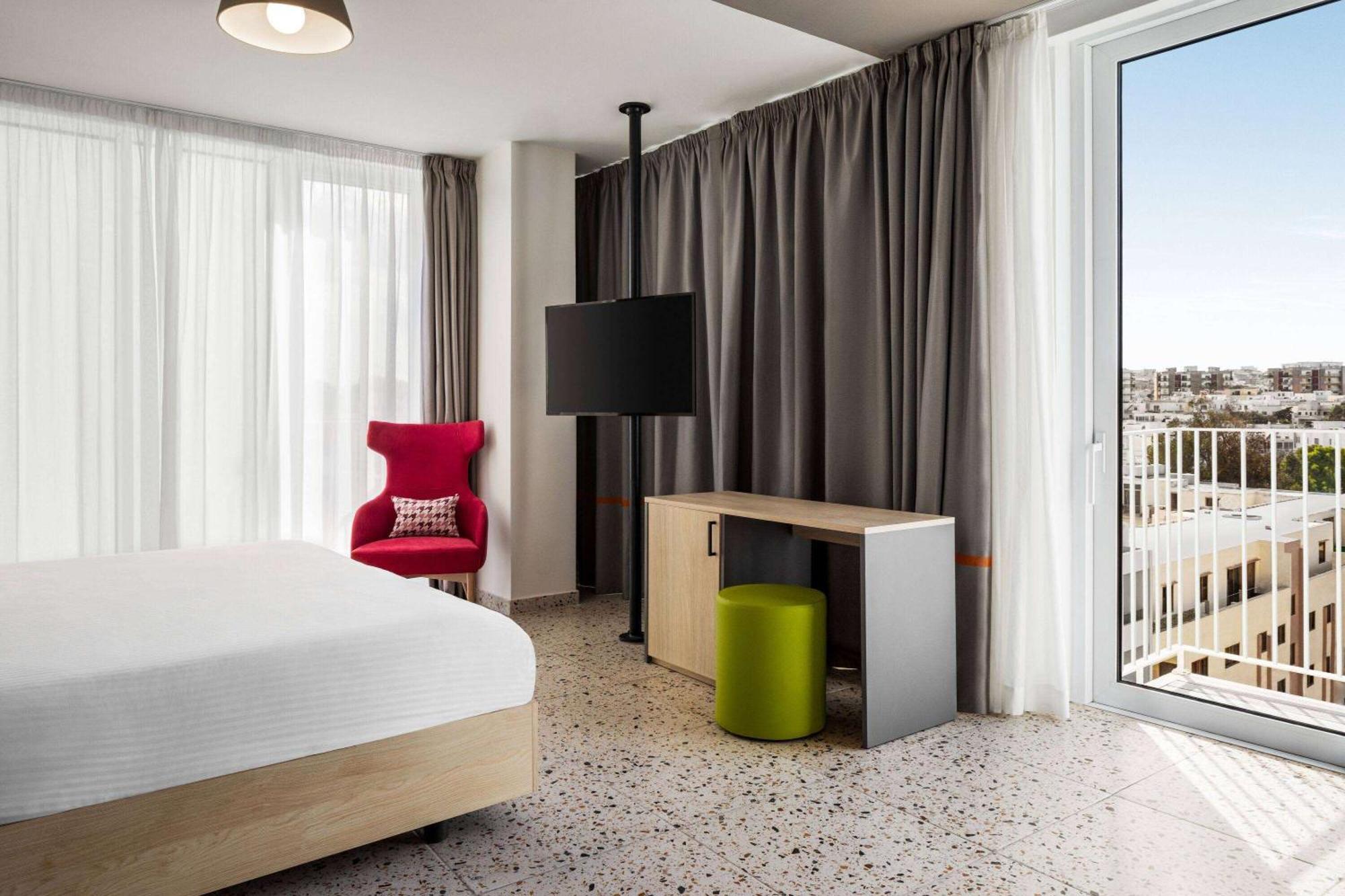 Quadro Hotel, Trademark Collection By Wyndham Saint Julian's ภายนอก รูปภาพ
