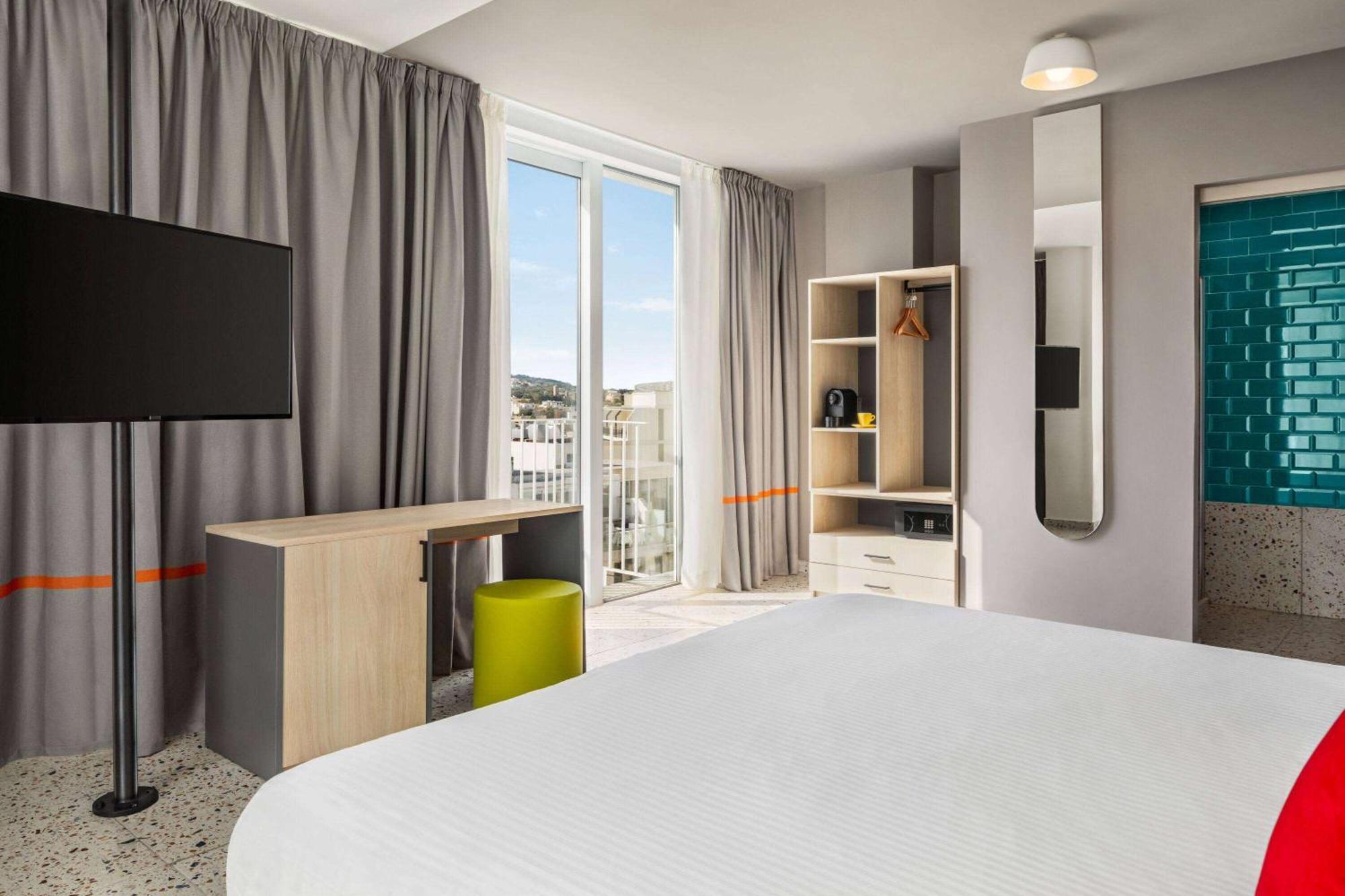 Quadro Hotel, Trademark Collection By Wyndham Saint Julian's ภายนอก รูปภาพ